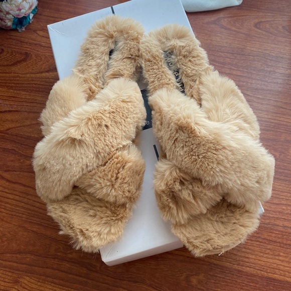 Dolce Vita Shoes - NWT DOLCE VITA ‘pillar’ sandals